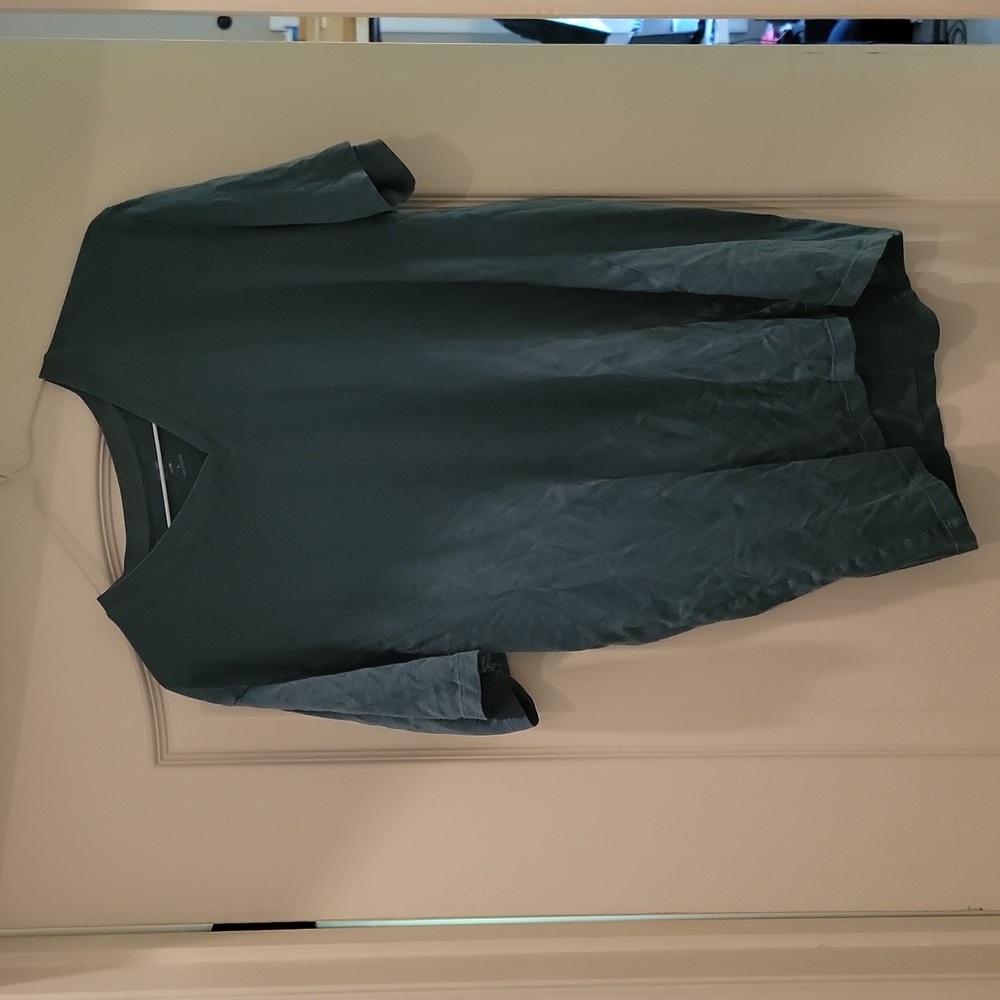Uniqlo Men's Large turquoise green V-neck t-shirt